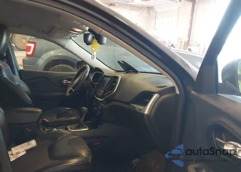 2016 Jeep Cherokee Trailhawk from USA, damaged, VIN 1C4PJMBB1GW178363